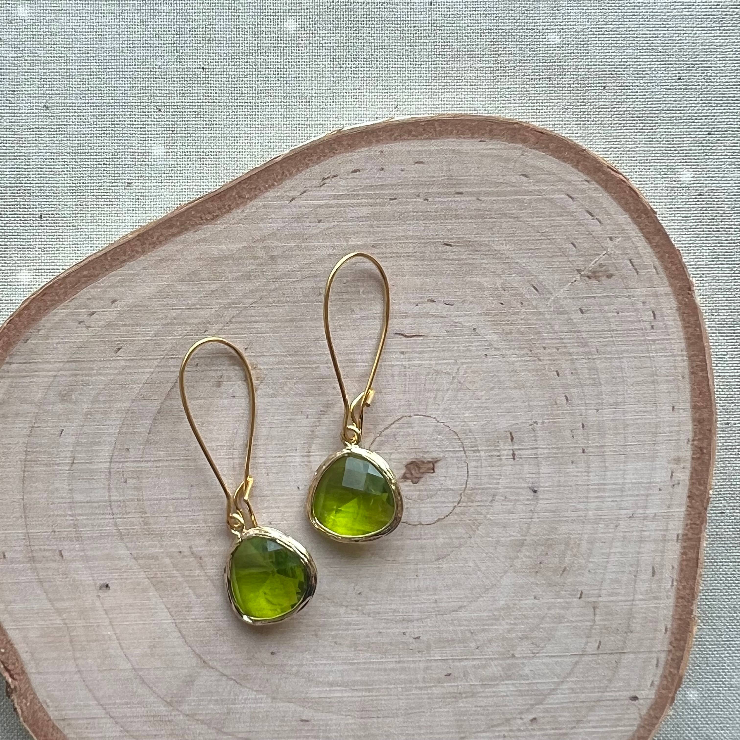 Dana Herbert – wholesale Hängande örhängen – Guld Jane Bezel glas Korta dinglande örhängen9