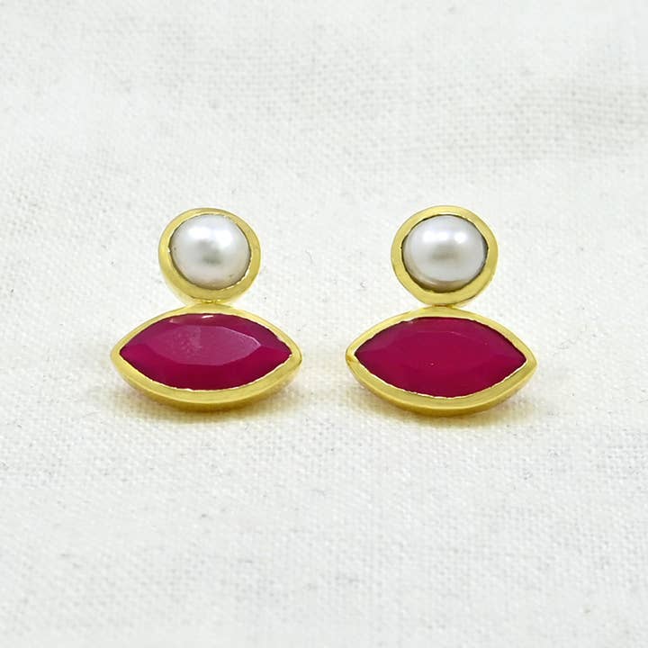 Schmuckoo Berlin – Großhandel Ohrhänger – Hot Chick Ohrstecker Gold — Perle und rosa Jade