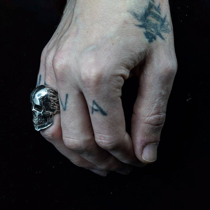 Black Feather Design – wholesale Cocktail/statement ring – Full Skull2