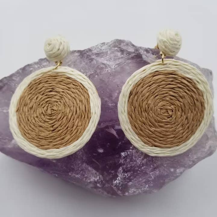 Boucles d'oreilles tissées en raphia Boho pour la vente par magnolia jewelry