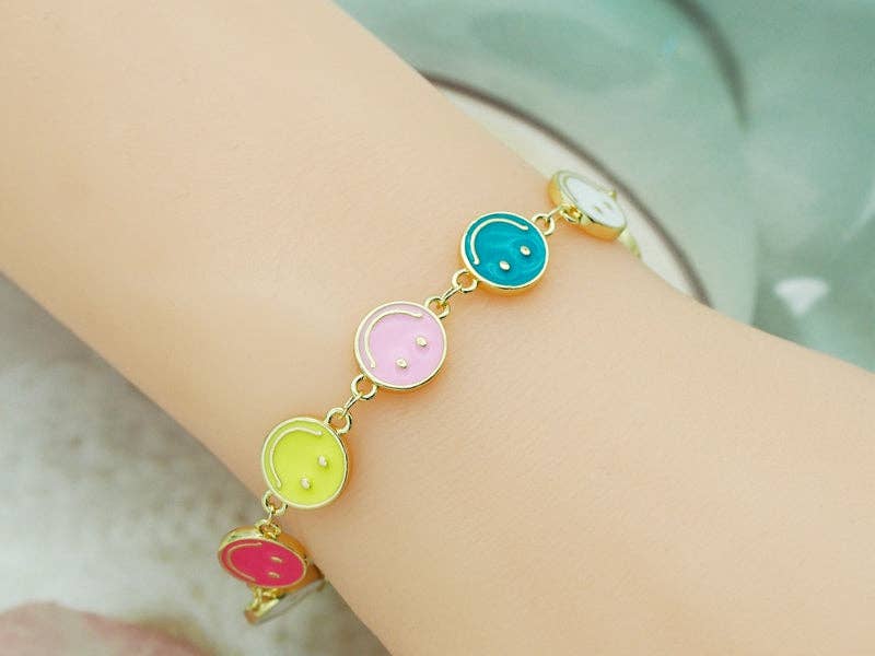 BestBeads&Beyond - Venta al por mayor Pulseras de abalorios/colgantes - Pulsera Ajustable con Cara Sonriente de Esmalte Dorado, Sku#JL1523