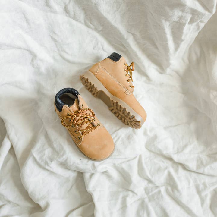 Levon High Top - Tan Nubuck voor wholesale door Zimmerman Shoes