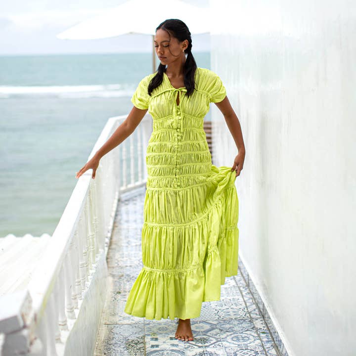 Brunna Co - Vente Robe – femme - Robe maxi SRIKANDI à volants vert lime2