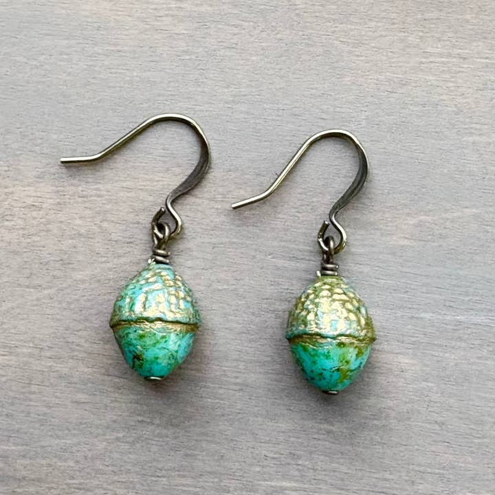 Twist Style - Venta al por mayor Collares con colgantes/abalorios - Collar de Ganchillo con Gotas de Bellota Antigua y Cristales Verdes4