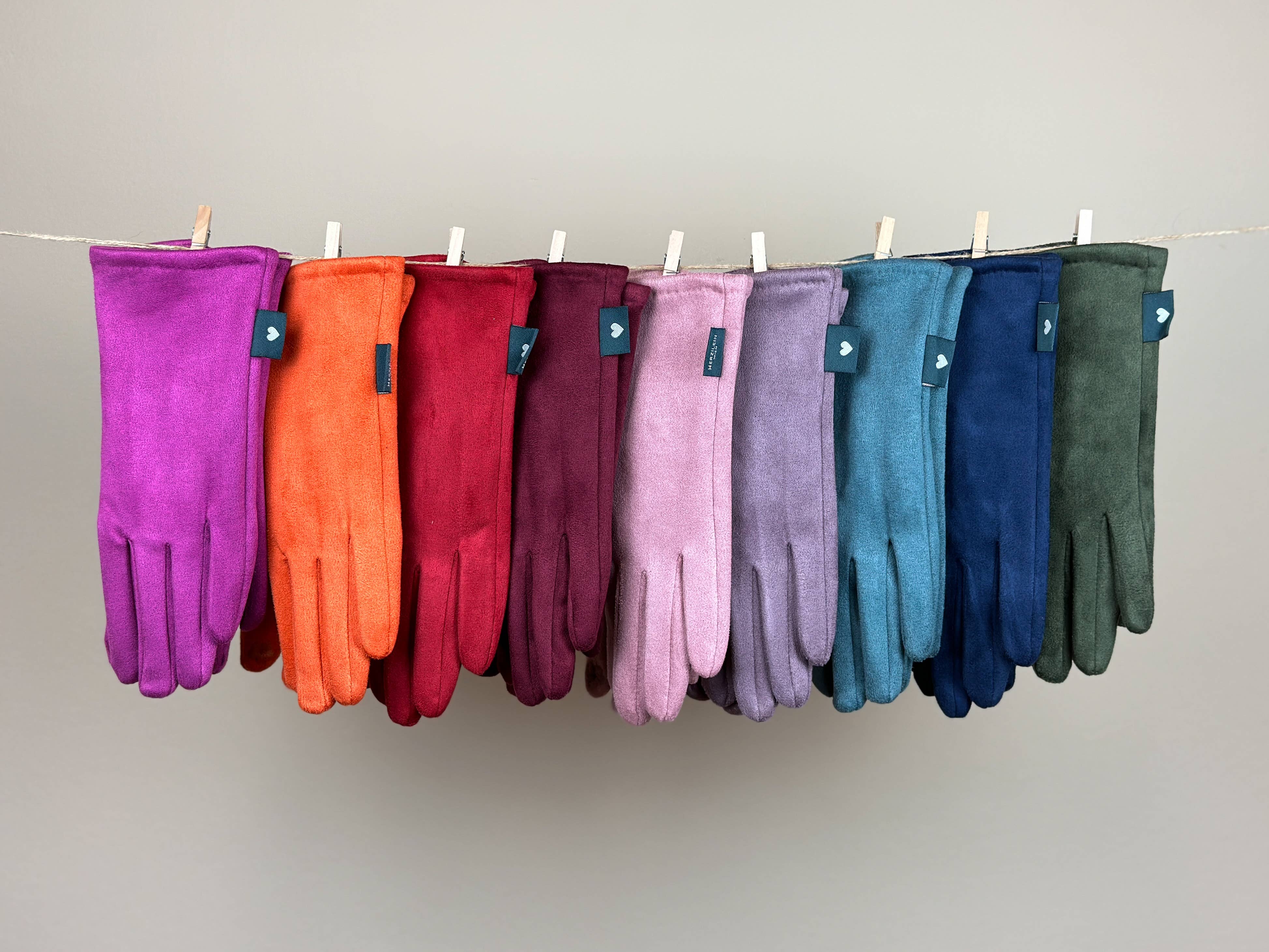 Herzilein-Wien GmbH - Wholesale Gloves - Women's - Handschuhe Velours9