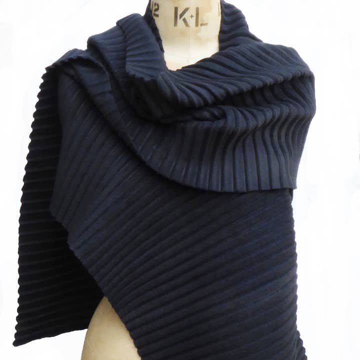 Lång Plisserad Halsduk - Svart för wholesale av Anna Falcke