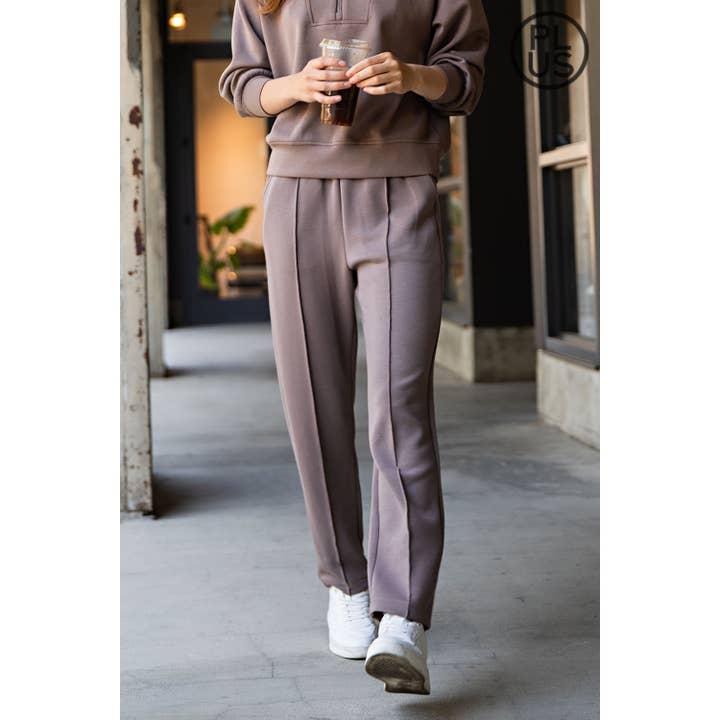 Rae Mode - Wholesale Broek - Dames - PLUS SIZE MODAL SCUBA PINTUCK BROEK24