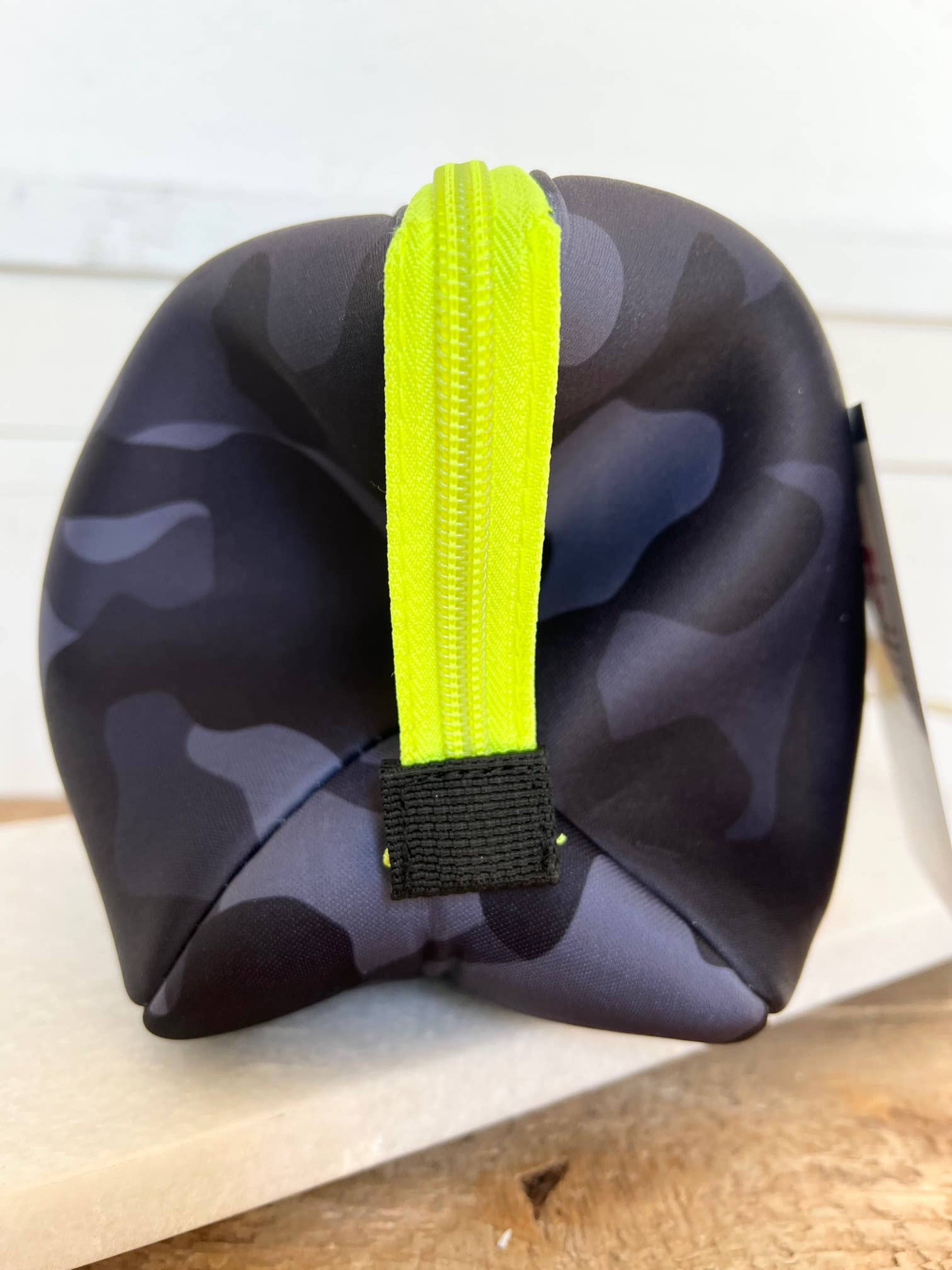 TAYLOR GRAY – bolsa de maquilhagem e cosméticos por atacado – A grande bolsa de maquiagem de neoprene Presley | shoptaylorgray3