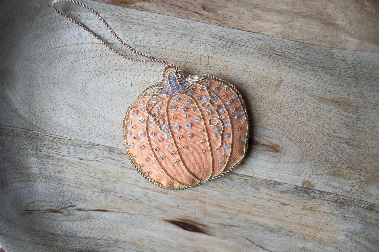 Katie Larmour Linen – Engroshandel Pynt – Pastel orange håndlavet græskar irsk linneddekorationspynt1