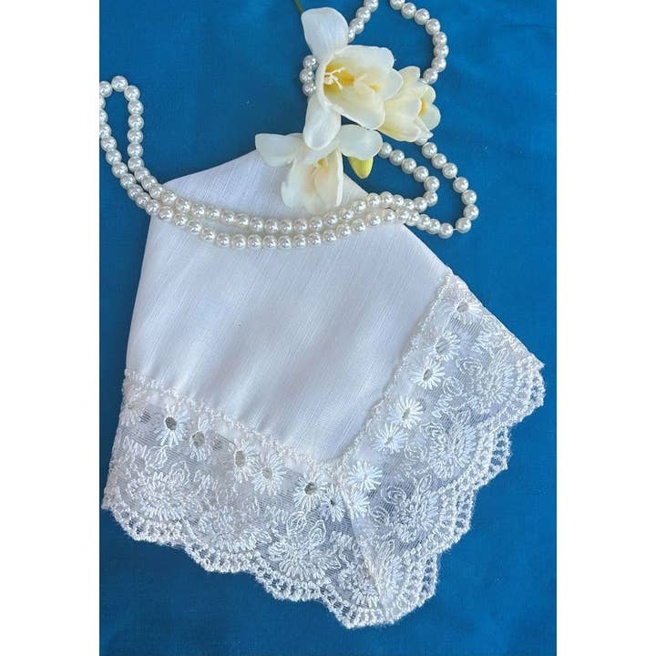 Mouchoir en lin ivoire et dentelle pour la vente par Simply Charming
