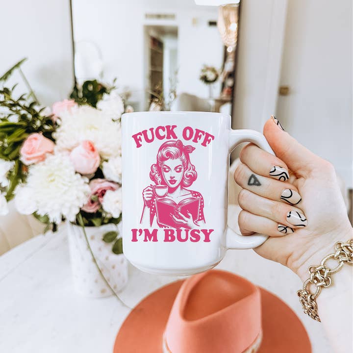 Tasse en céramique "Fous le camp, je suis occupé" | Tasse pour les amateurs de livres pour la vente par DIYxe
