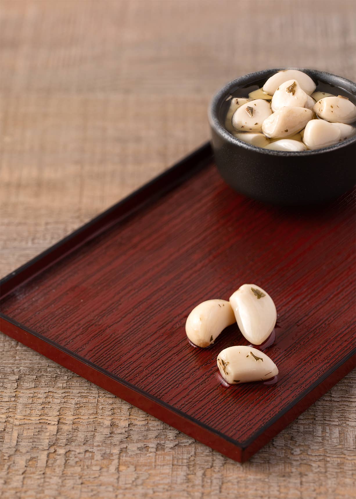 Zibari Foods – wholesale Inlagda grönsaker – Vitlöksklyftor i (olivolja) olja med örter3