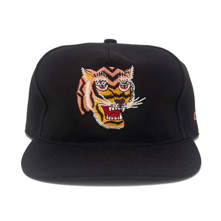 Tiger III Snapback - Noir pour la vente par The Ampal Creative