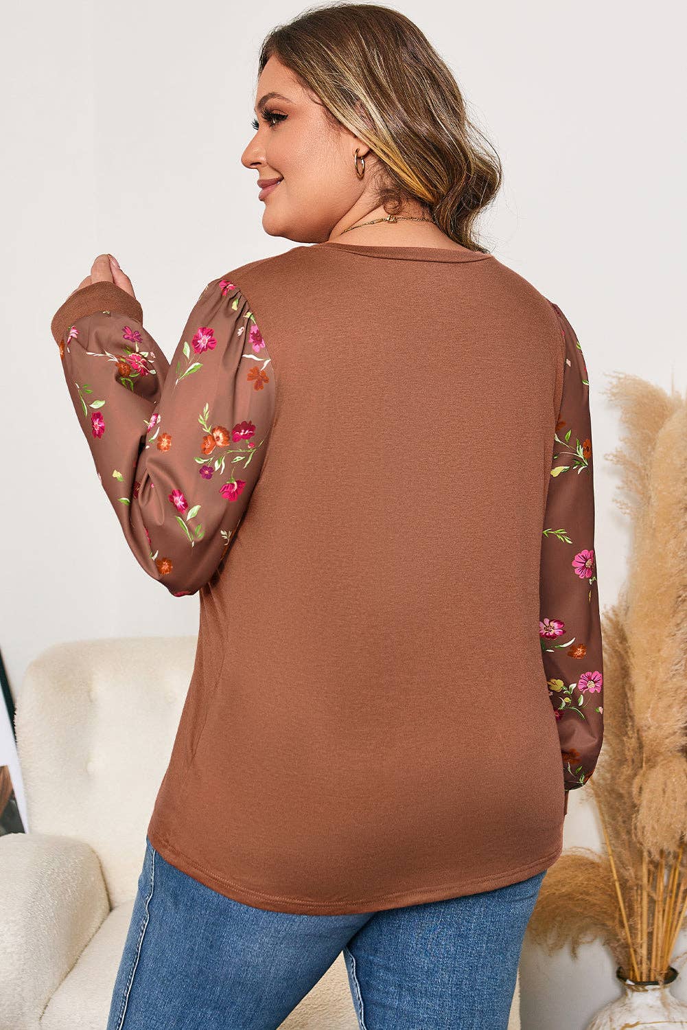 Brown Plus Size Floral Patchwork Sleeve Crewneck Top for wholesale on Faire1