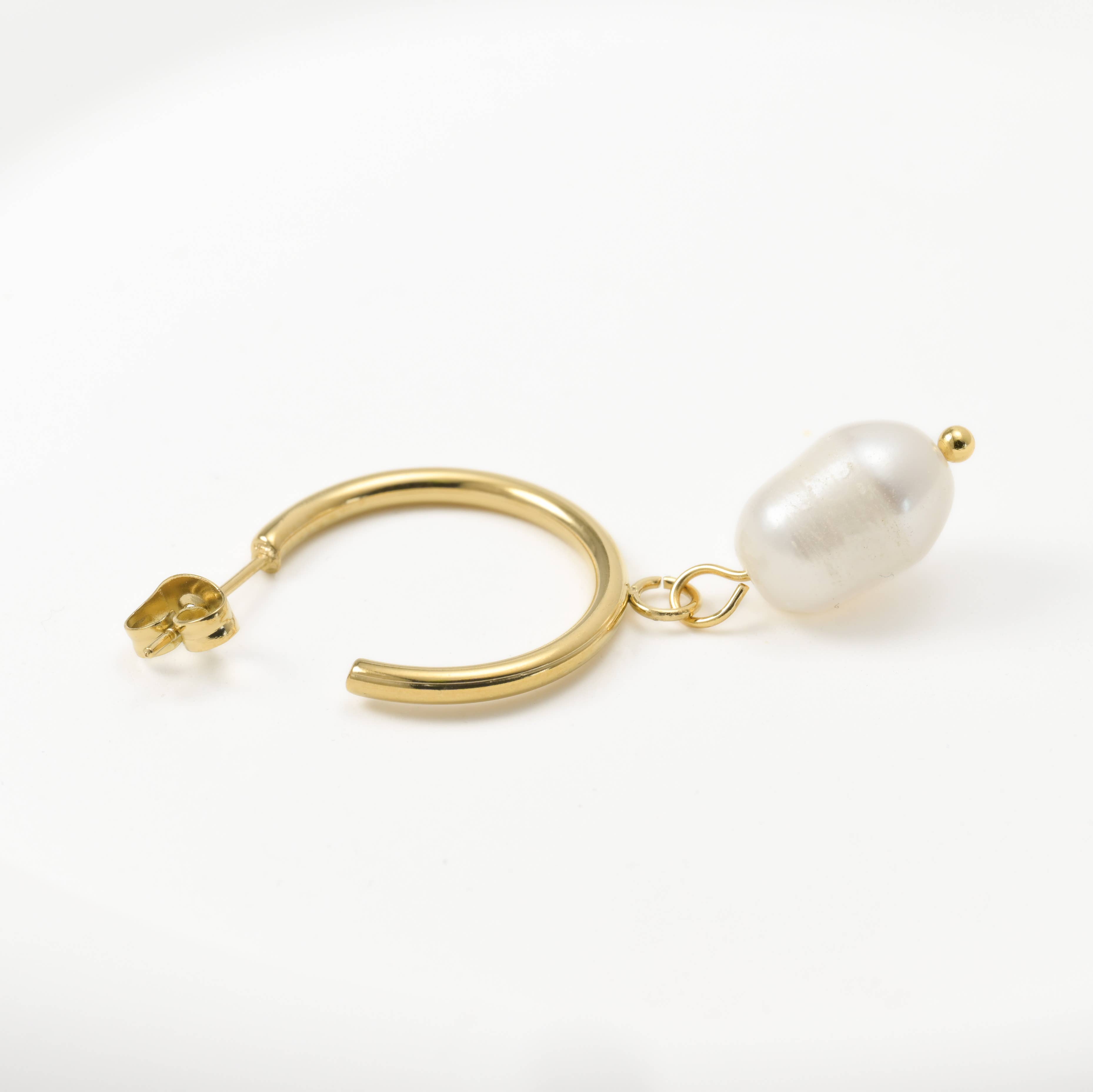 Blueyejewelry - Wholesale Hoop Earrings - Gold Pearl Earrings - 18k Gold Stainless Steel Pearl Hoops8