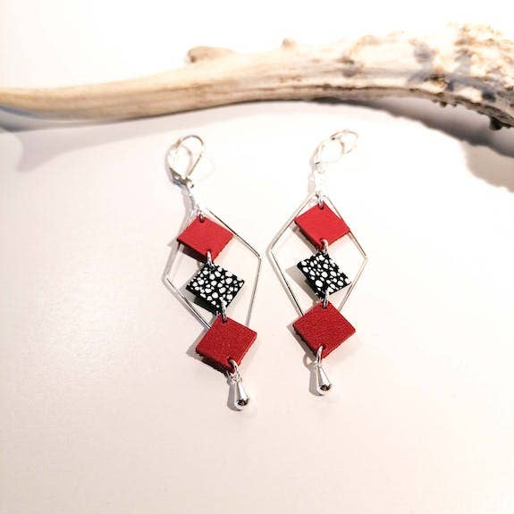 De fil en vadrouille - Wholesale Dangle Earrings - Buckles - MOZAIK - Silver - Leather - Red1