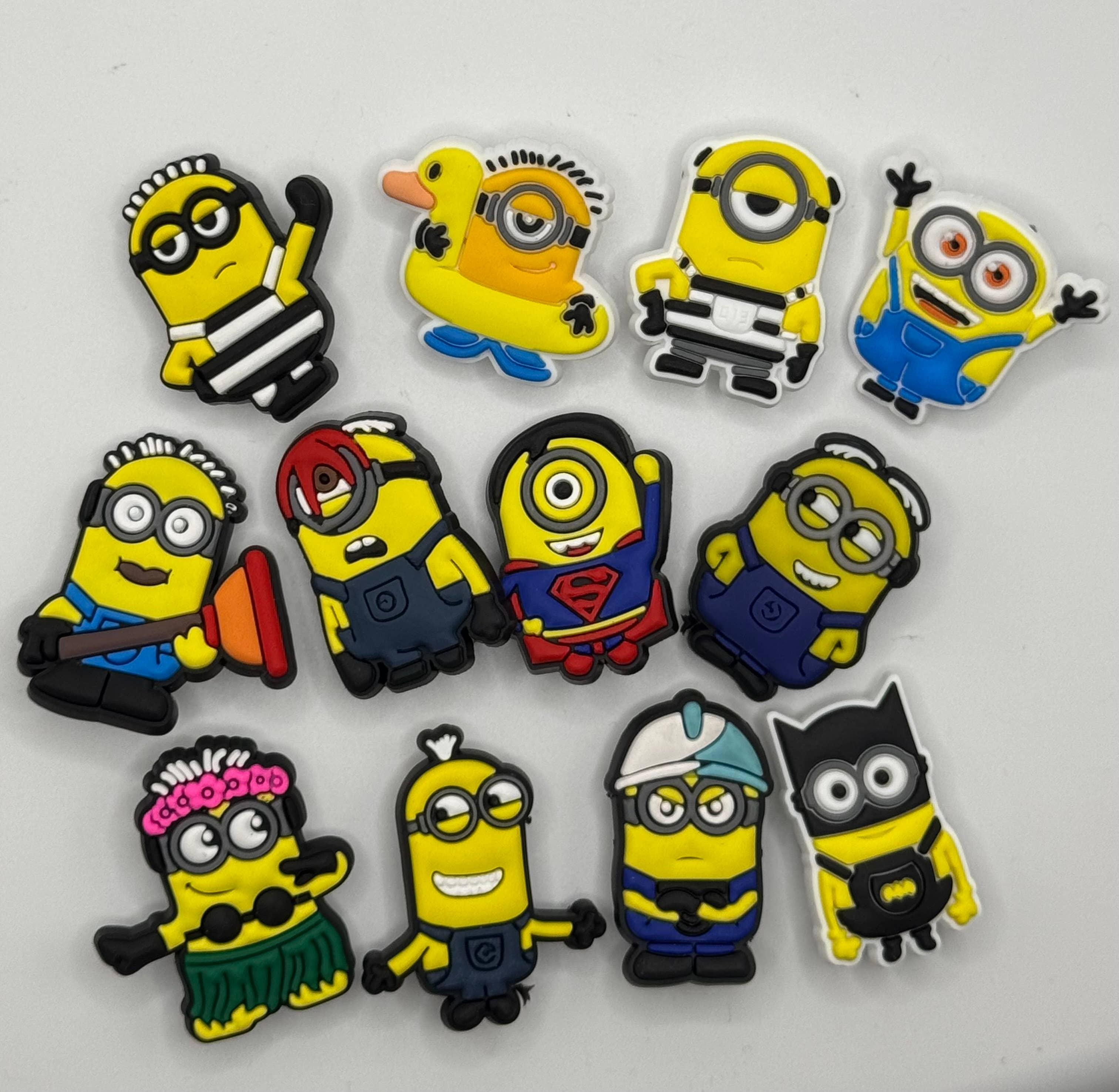 Stilnati - Venta al por mayor Accesorio de calzado - Unisex - 12 piezas de dijes para zapatos de Minions Despicable Me clips amarillos conjunto7