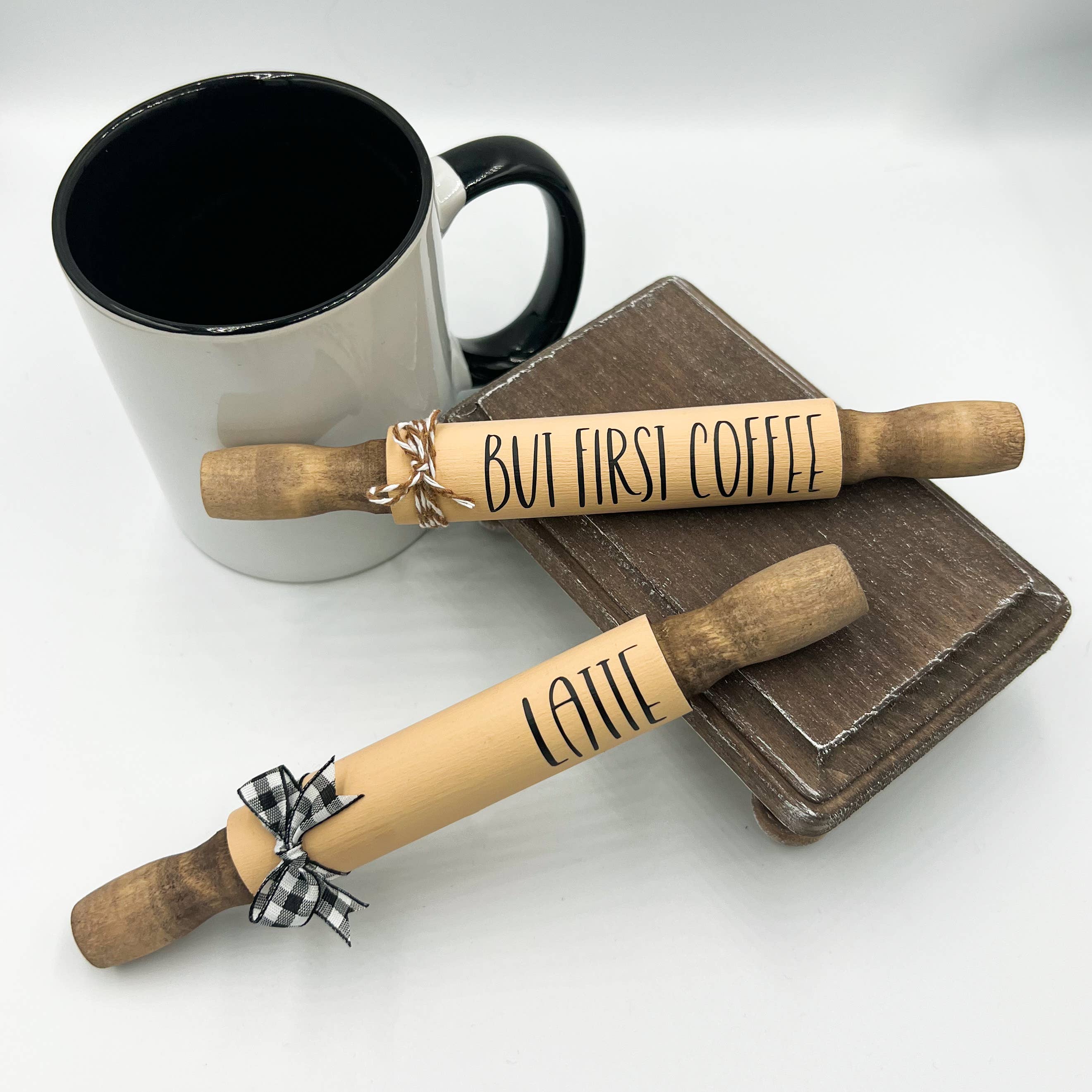 Ruaille Buaille Co - Vente Décorations de table - Décor bar à café | Plateau à étages avec mini rouleaux à pâtisserie | Décor neutre pour la maison4