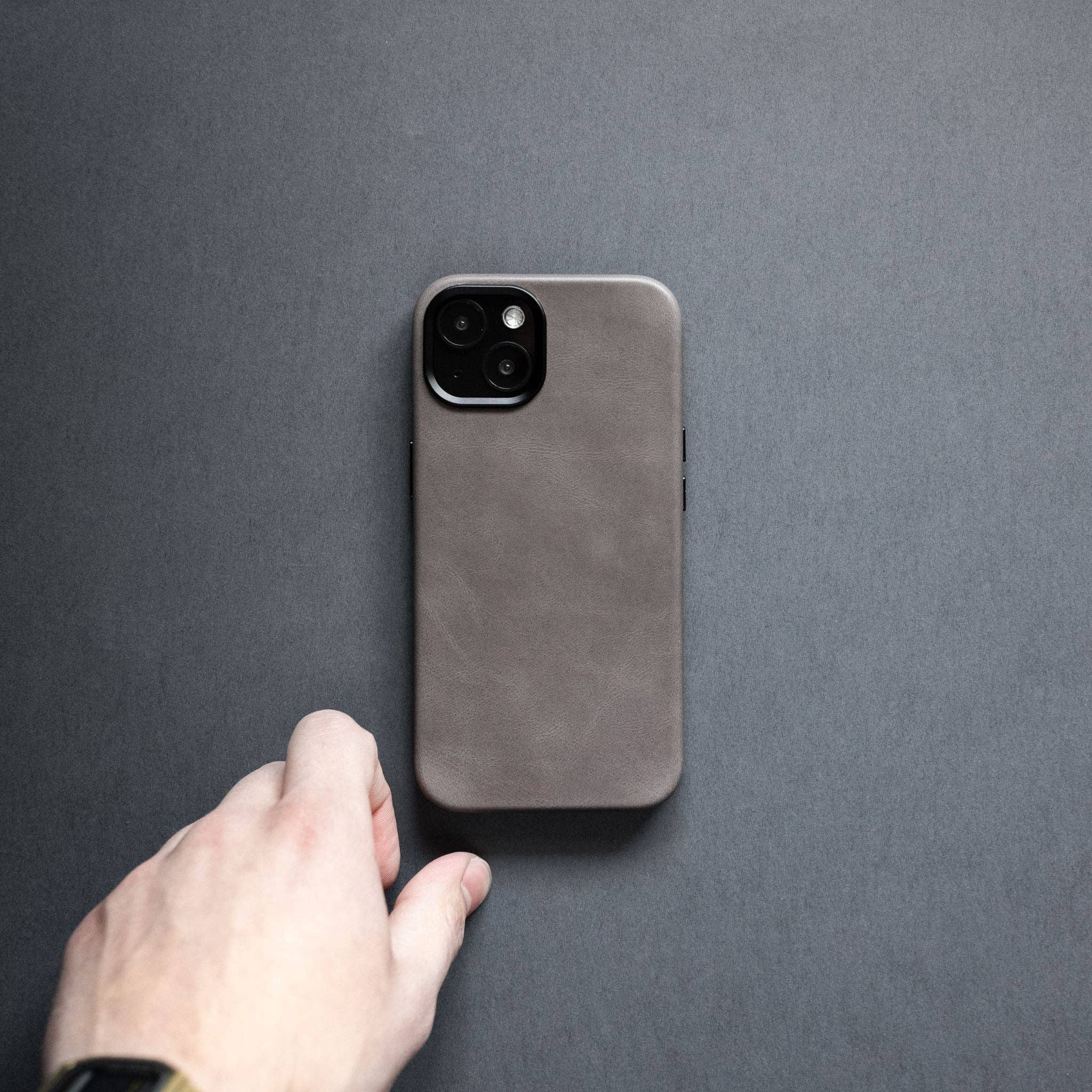 Andar - Wholesale Phone Case - Unisex - The Aspen Full Grain Leather iPhone Phone Case with MagSafe150