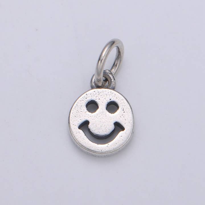 Ciondolo Piccolo Faccina Felice in Argento Sterling 925, Ciondolo con Messaggio Faccina Felice in Argento per Collana Bracciale Orecchino, Ciondolo Felice SL-148 per la vendita all'ingrosso da parte di Aim Eternal