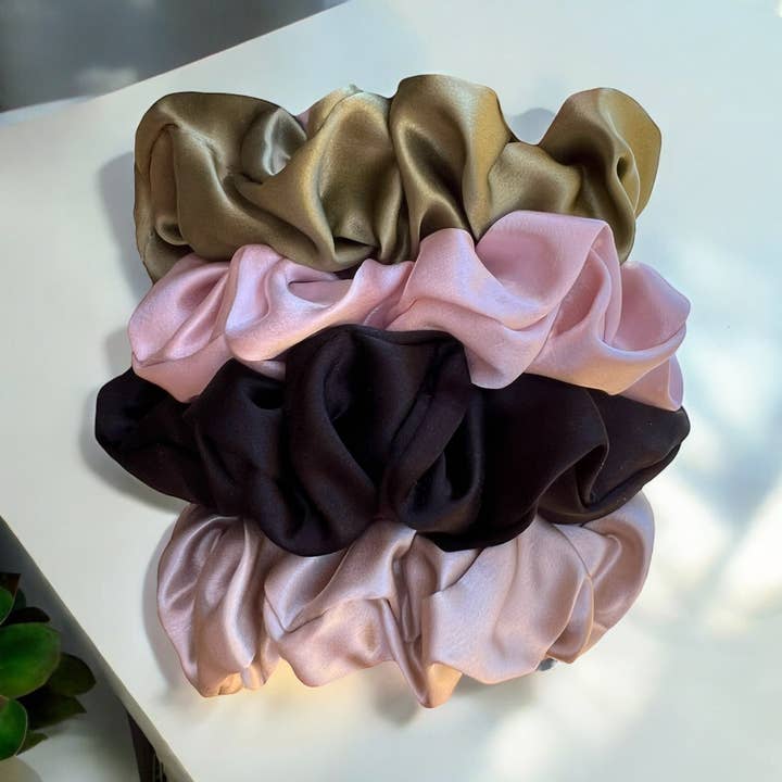 Chouchou à cheveux en soie pour la vente par Olive Lane Accessories