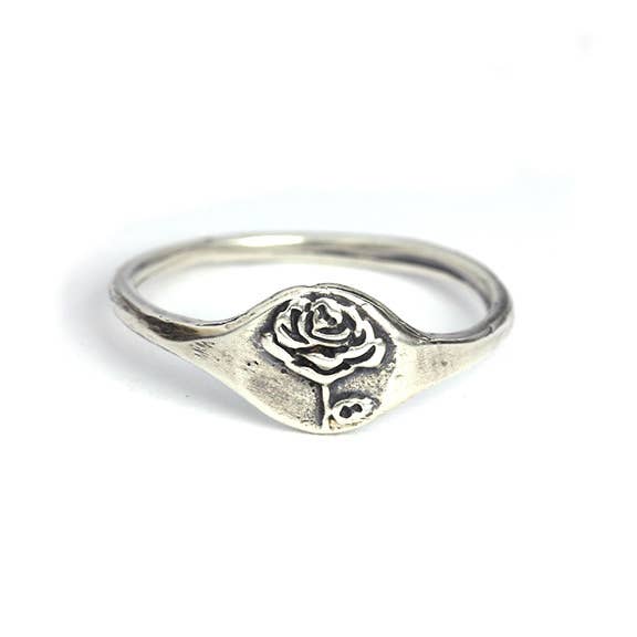 Rose Signet Ring för wholesale av Marmalade Jewellery