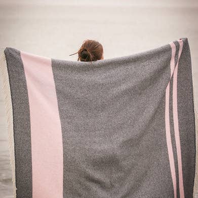 Rathbornes 1488 – Großhandel Überwurfdecke – Rosa-grauer Plaid aus Kaschmir und Merinowolle2