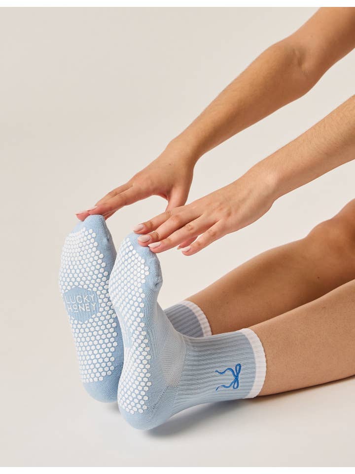 LUCKY HONEY - Wholesale Socks - Women's - Crew Grip Baby Blue Bow