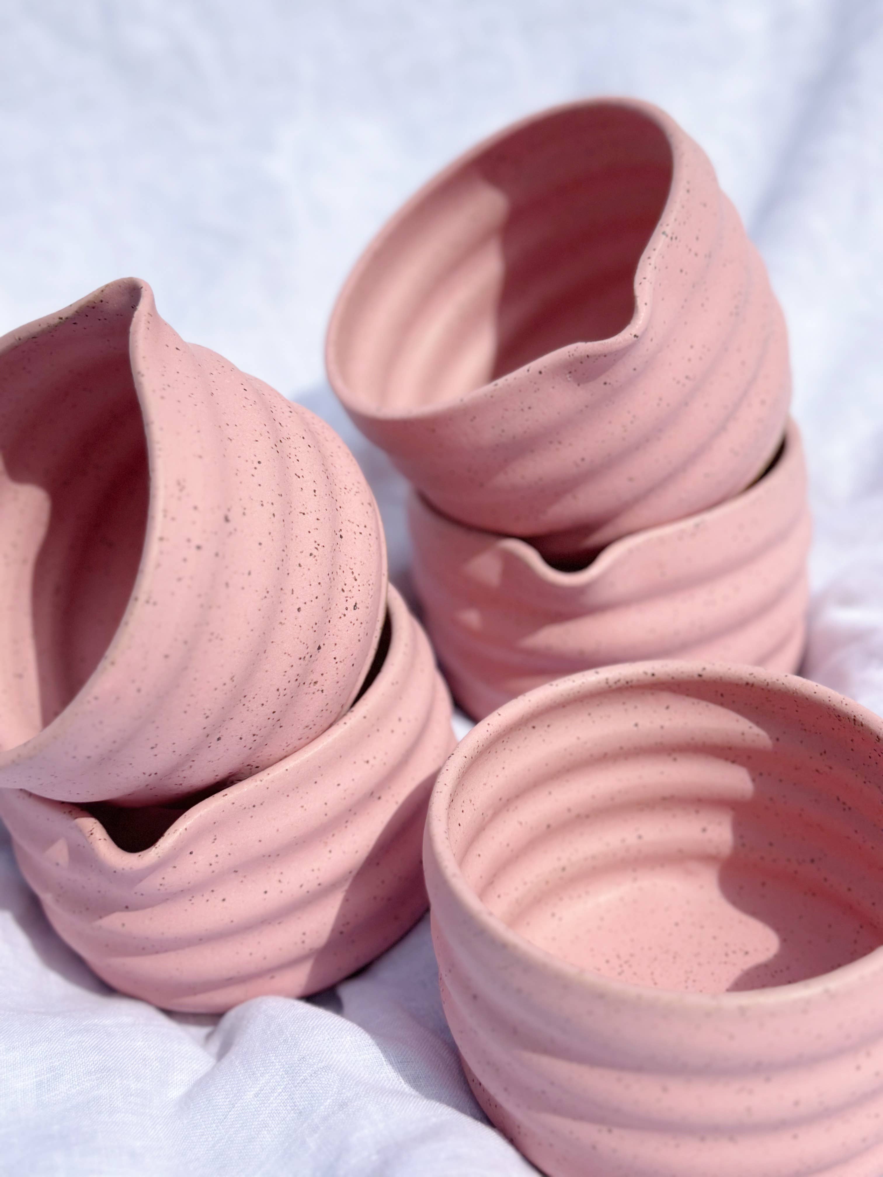 Pepper Stone Ceramics – Engroshandel Skål – Matcha skål i hånddrejet stentøj med tud0