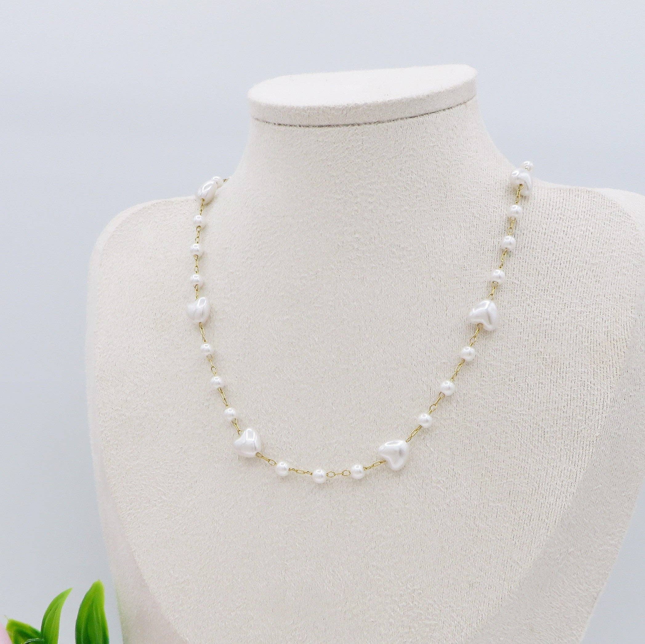 Daemon srls - Vente Collier de perles - CIPRIA - Collier en perles baroques en forme de cœur en acier inoxydable1