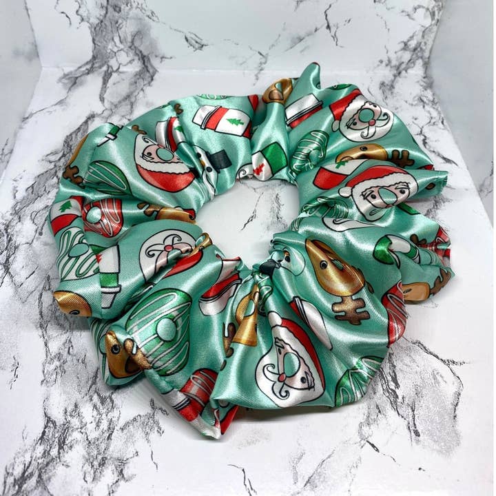 Groene kerstdonuts zijden scrunchie voor wholesale door Enchanted Scrunch