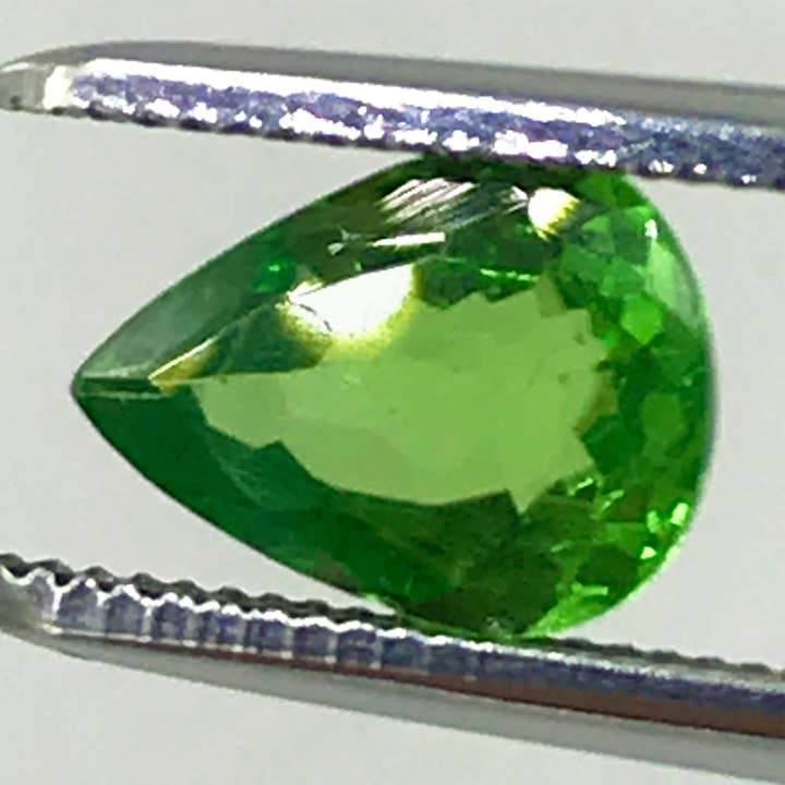Tsavorite à facettes en forme de poire pour la vente par Weatherham Estate Treasures