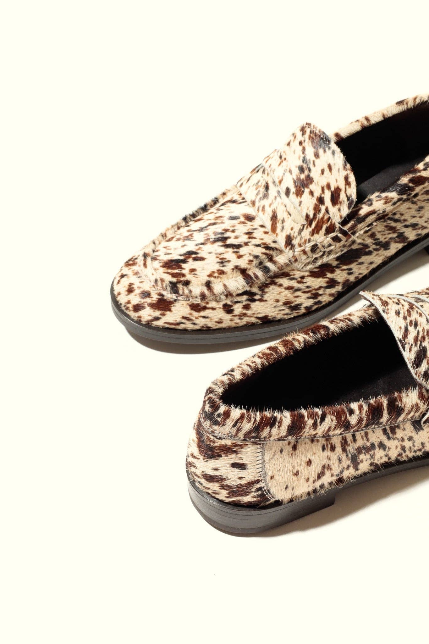 KMB Shoes – Engroshandel Flade sko - Dame – EMILIA COW PRINT – Loafers i ko-skindslæder3