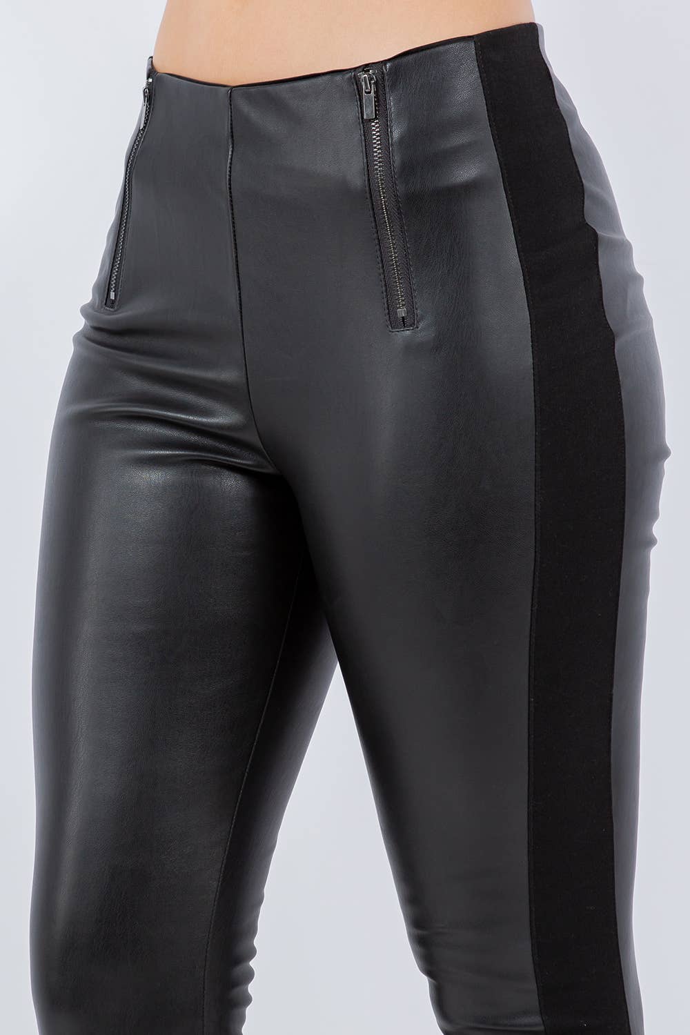 Preto Legging Ponte com Painel Frontal em Pele Sintética para venda a revendedores na Faire5