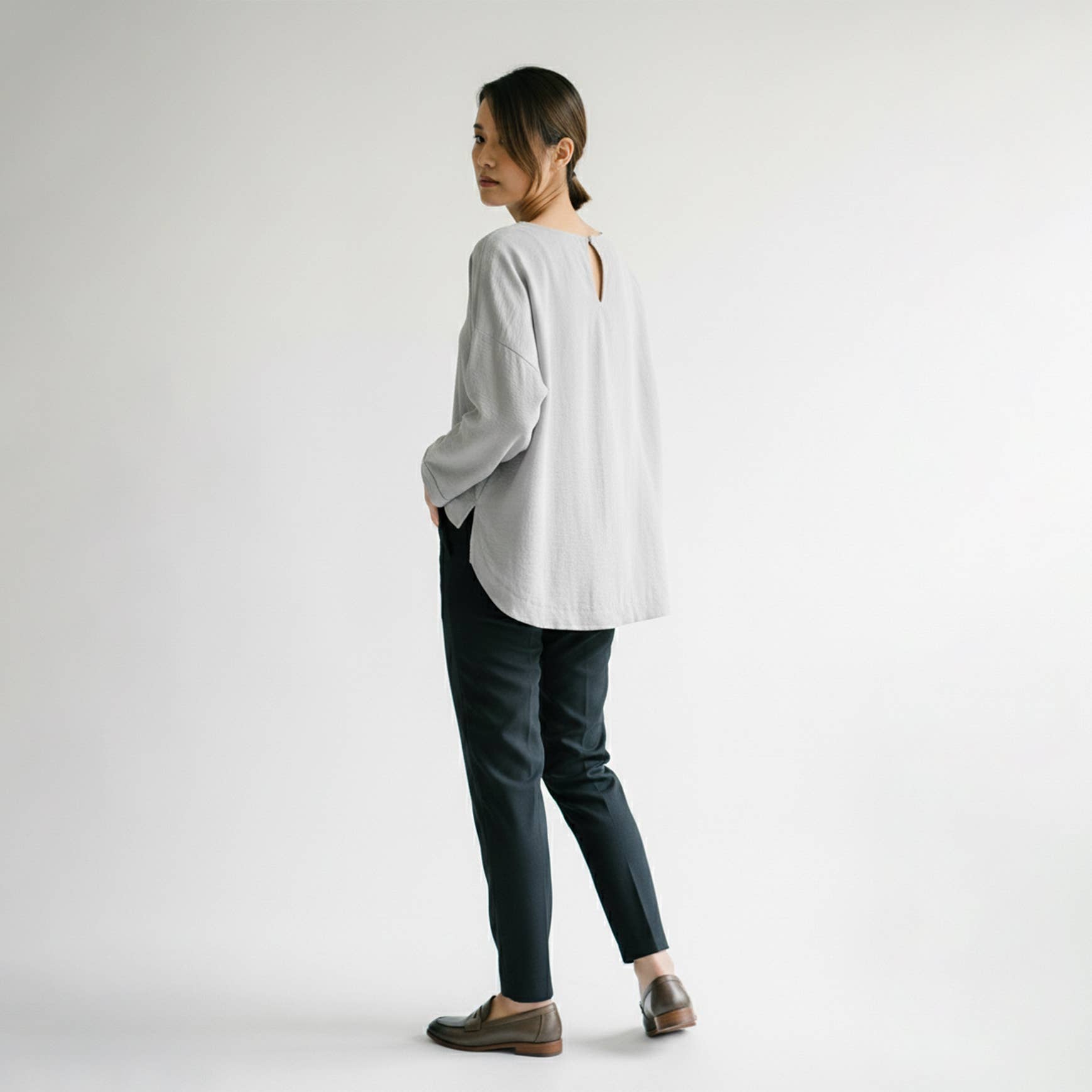 L'Emotion - Wholesale T-Shirt - Women's - Water Drop Neck Cropped Slit Back Neck Long Sleeve T-Shirt12