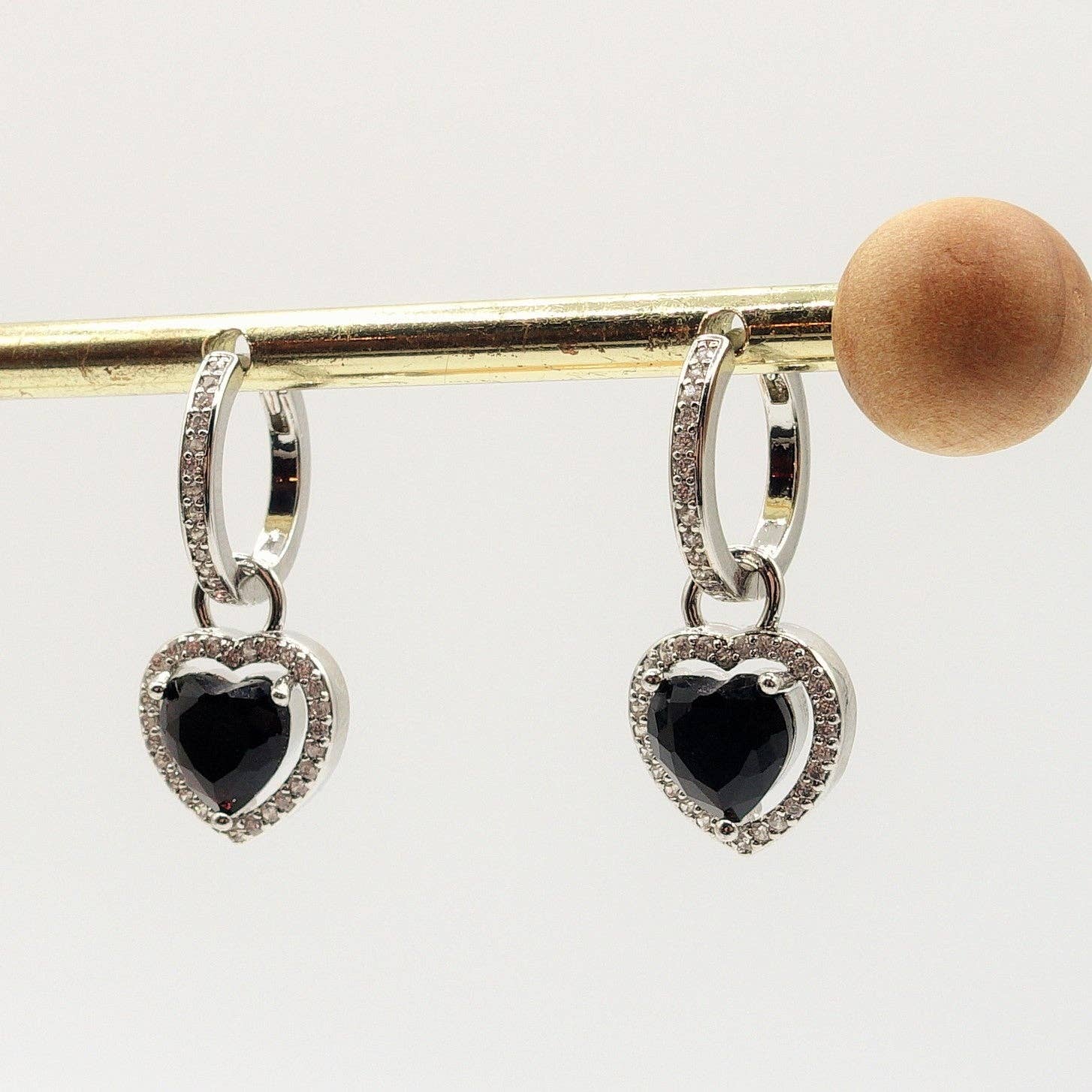 Daemon srls - Wholesale Dangle Earrings - Diana HOOPS ~ 12 colori - Orecchini a cerchio con cuore in Cubic Zirconia6