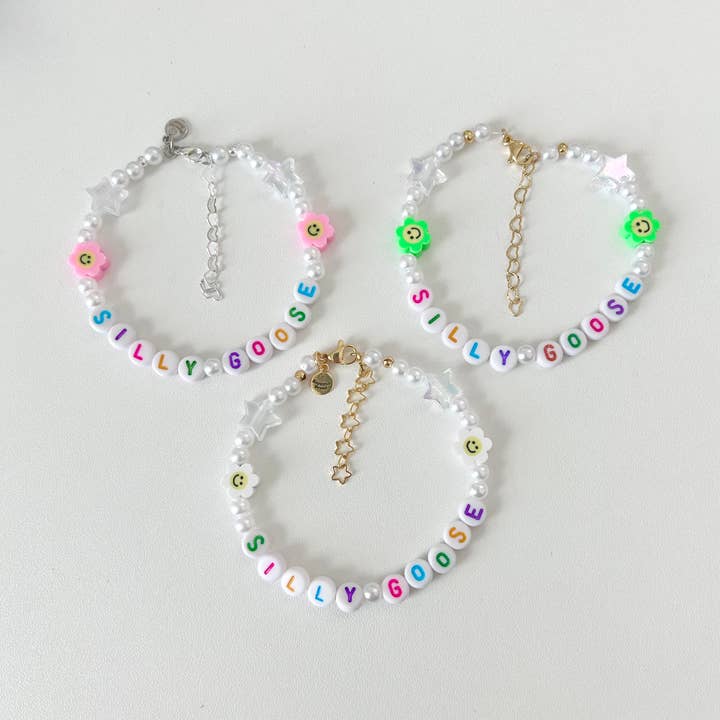 Bracelet d'amitié Silly Goose - Bijoux colorés Preppy pour la vente par Happyish Brand
