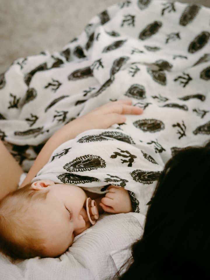 Be A Heart - Vente Lange – bébé - Couverture pour bébé en mousseline Notre-Dame de Guadalupe2