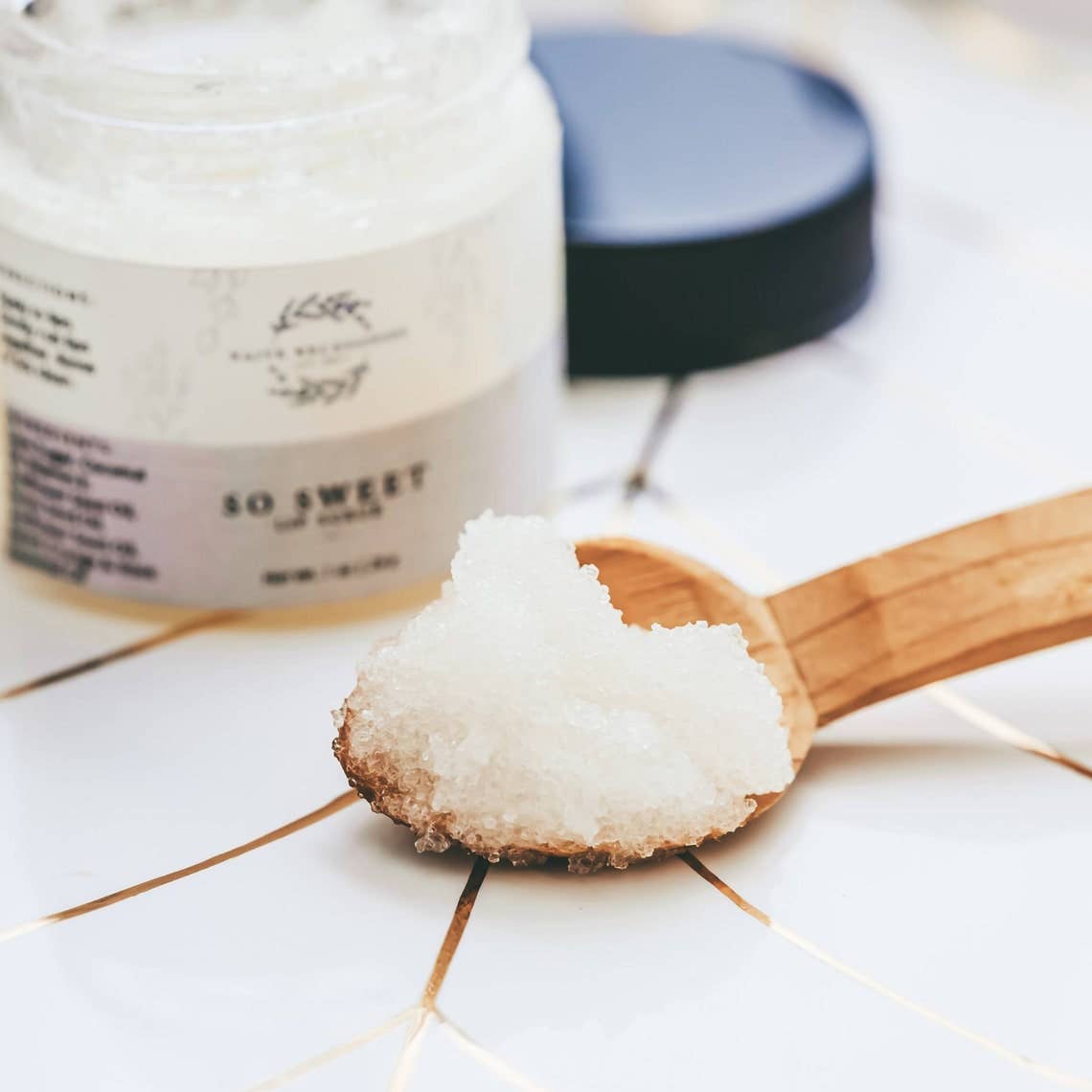 Naive Necessities – wholesale Lip balm set – Lip Balm & Lip Scrub Gift Set8