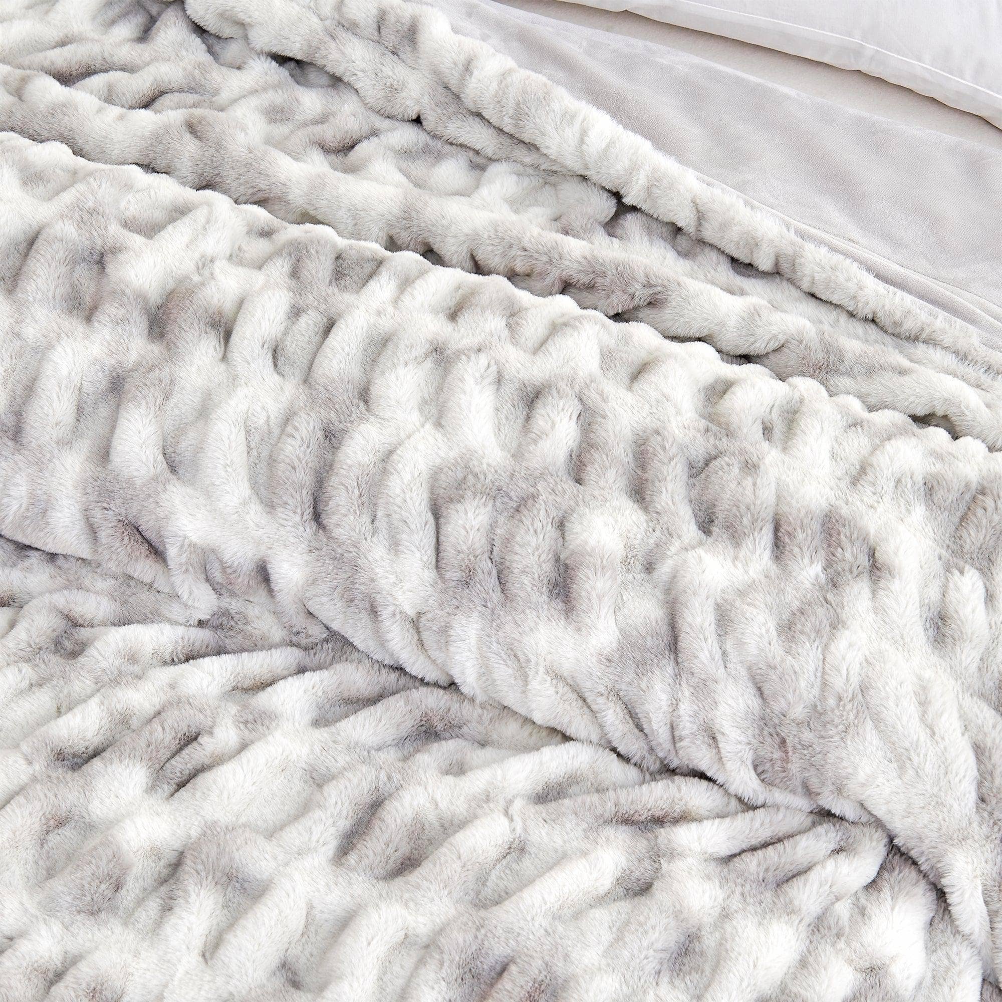 BH Collective - Wholesale Throw Blanket - Throw Blanket - Ruched Faux Fur - Alondra Collection5
