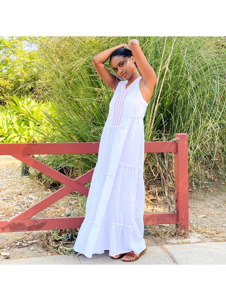 Secret Language – Engroshandel Kjole - Dame – Amalfi maxi-kjole i bomuld med bohemebroderi, hvid kjole3