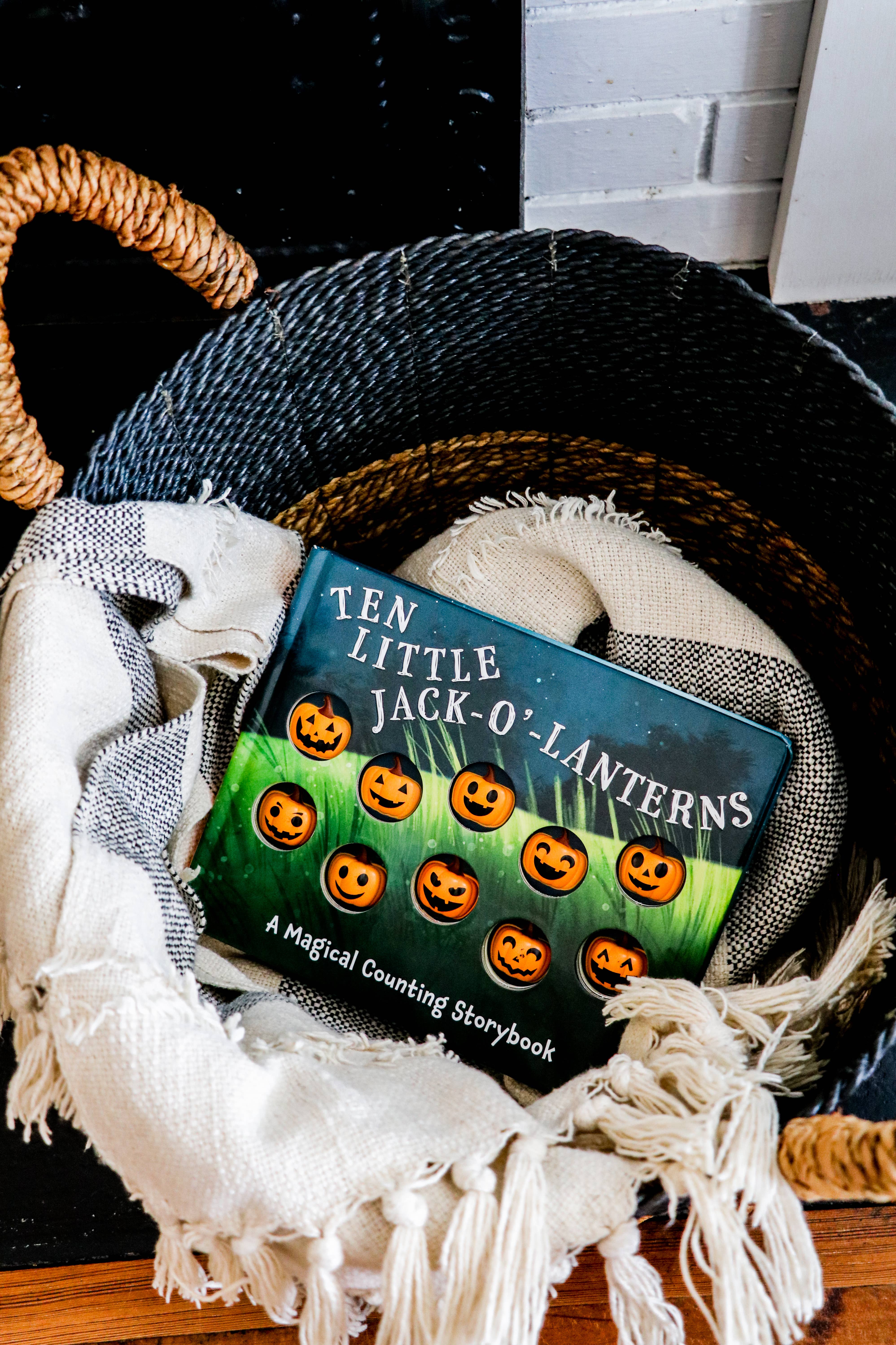 HarperCollins Focus - Wholesale Baby & Toddler Book (0-2) - Ten Little Jack-O’-Lanterns2