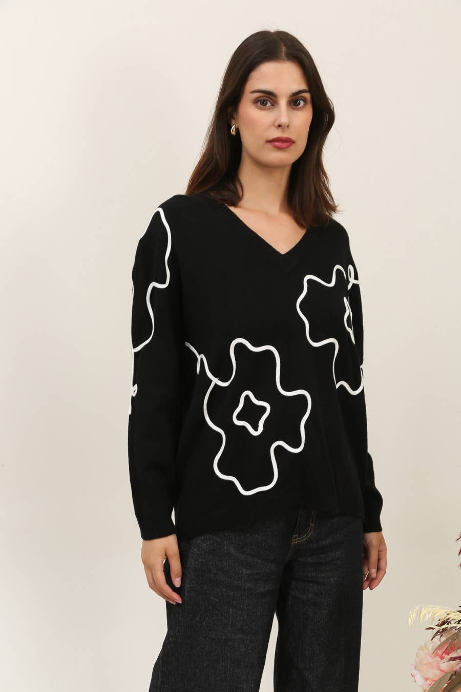 DIX-ONZE - Wholesale Knit Sweater - Women's - Floral Outline Pattern Sweater Col V – Graphic Minimalism