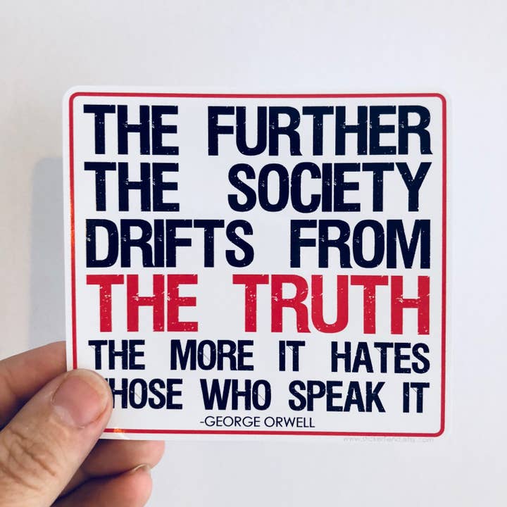 Anthem Sticker Company – Großhandel Aufkleber – Je weiter sich die Gesellschaft von der Wahrheit entfernt, 1984, George Orwell, Zitataufkleber