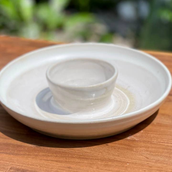 Serveerschaal met chips en dipsaus, kaas en crackers voor wholesale door Chrys' Porcelain