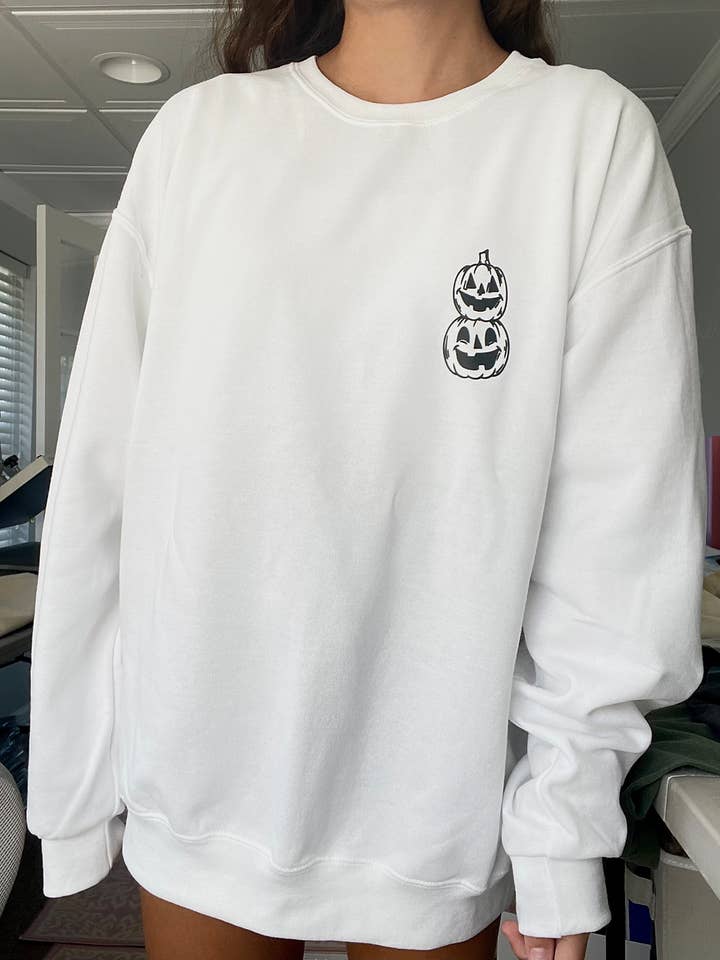 Svart & Vit Jack-O'-Lantern Halloween Crewneck tröja för wholesale av Sunshine Designs Boutique LLC