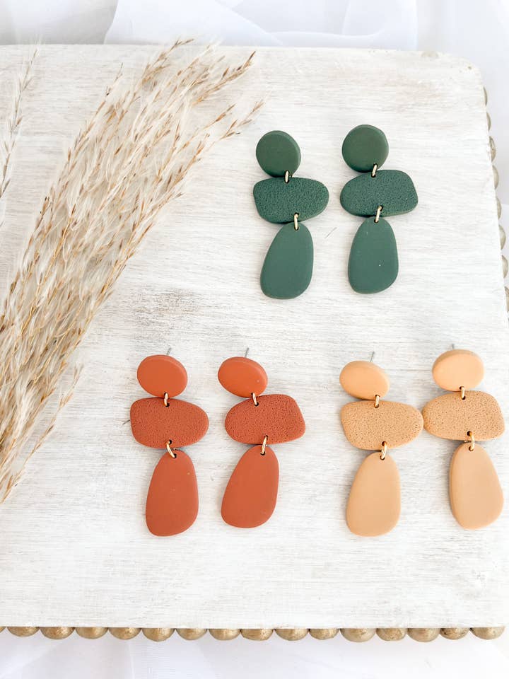 Brittany Dangle Örhängen, Clay Dangle Örhängen, Höst Örhänge för wholesale av That's Sew Me