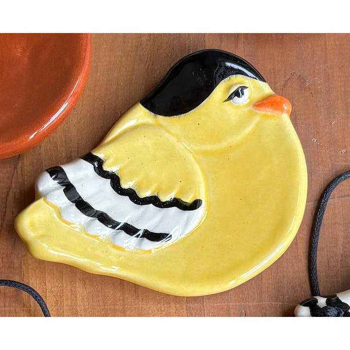 August Ceramics – Großhandel Dekorative Platte/Teller/Schüssel – 3" Keramik-Vogel-Schälchen-Set mit Tischdisplay3