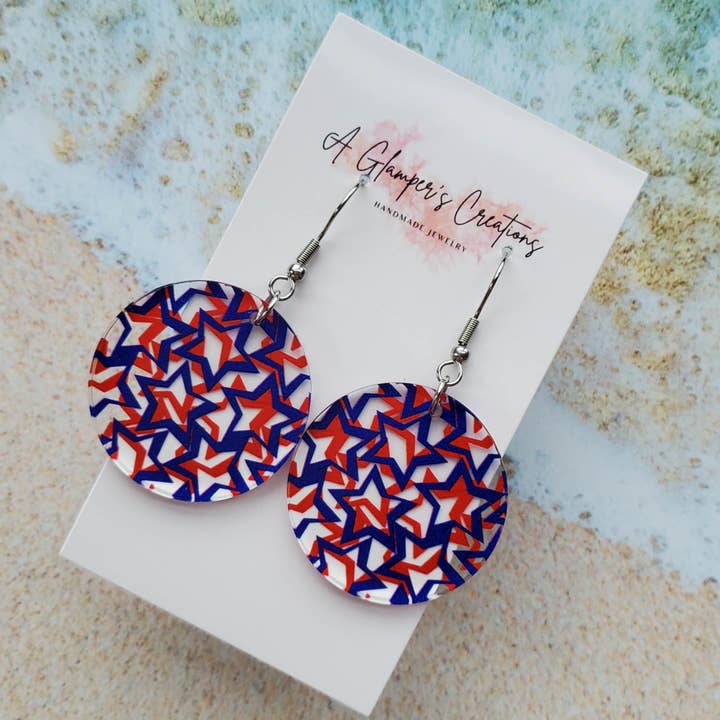 Röda & blå stjärnor patriotiska cirkel akryl örhängen för wholesale av A Glamper's Creations LLC