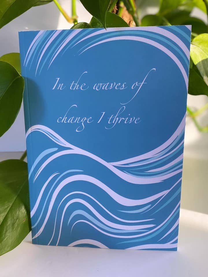 Mjukbundna tidskrifter - Waves of Change för wholesale av Faodail Studio